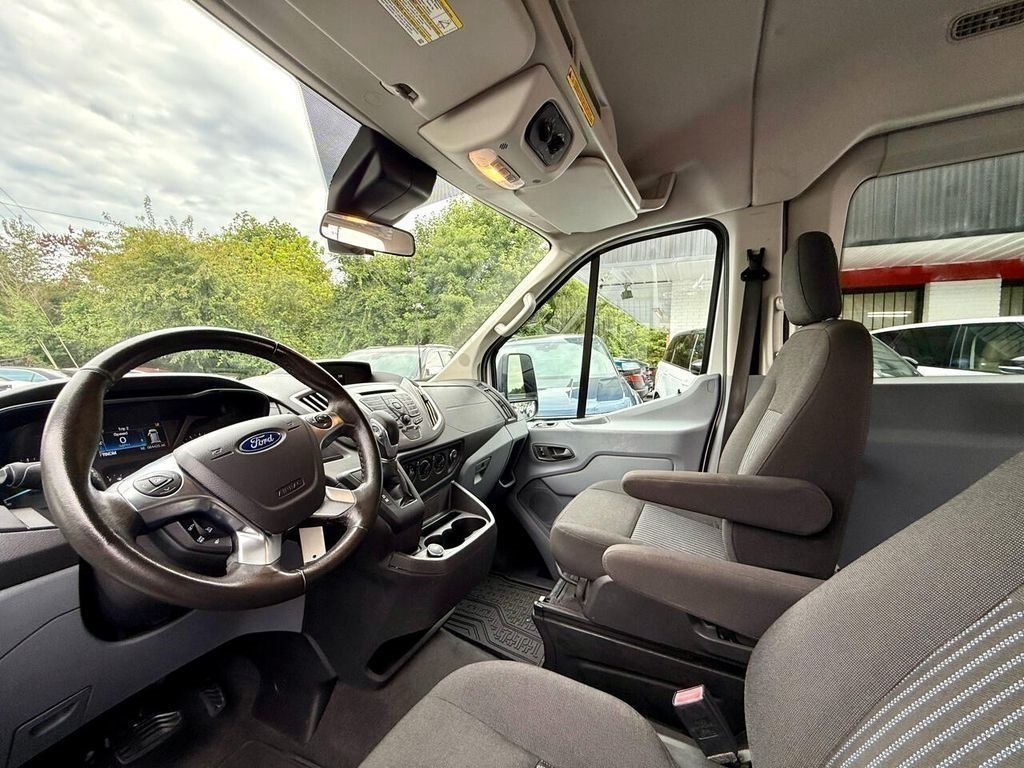 Ford Transit 150 Wagon Med. Roof XL w/Sliding Pass. 130-in. WB 2018