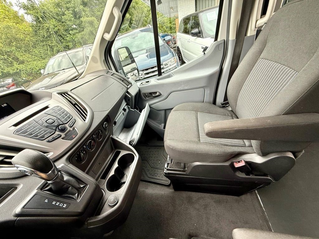 Ford Transit 150 Wagon Med. Roof XL w/Sliding Pass. 130-in. WB 2018