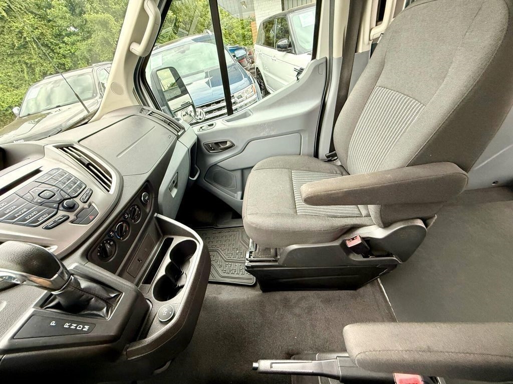 Ford Transit 150 Wagon Med. Roof XL w/Sliding Pass. 130-in. WB 2018