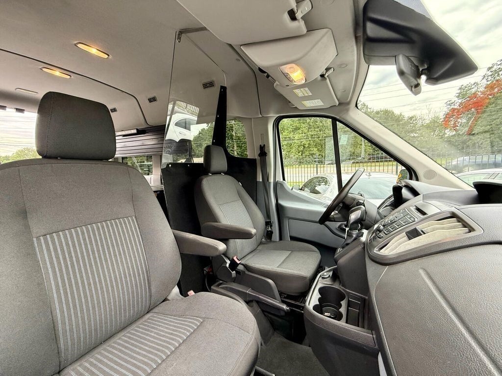 Ford Transit 150 Wagon Med. Roof XL w/Sliding Pass. 130-in. WB 2018