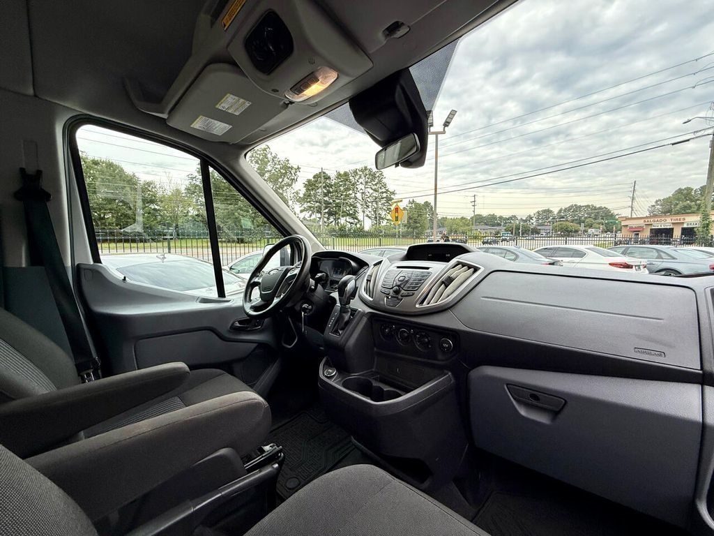 Ford Transit 150 Wagon Med. Roof XL w/Sliding Pass. 130-in. WB 2018