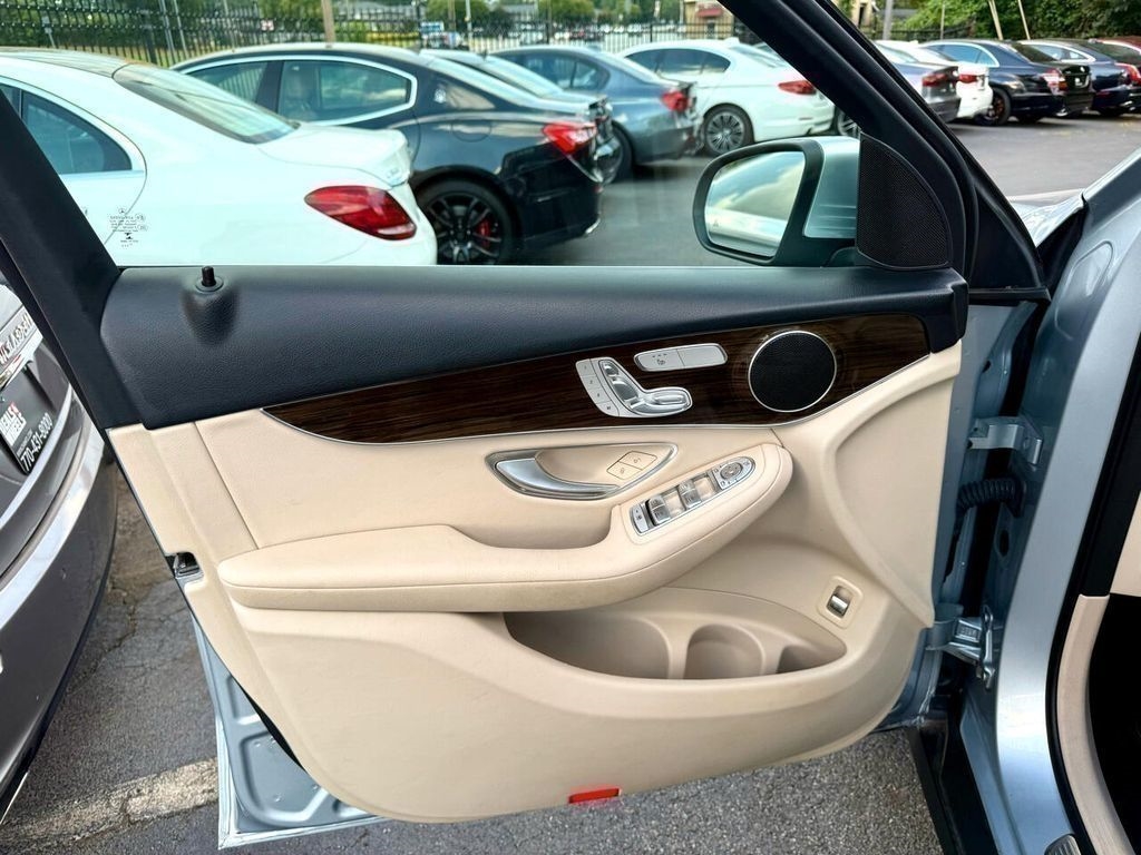 Mercedes-Benz GLC-Class GLC300 2022