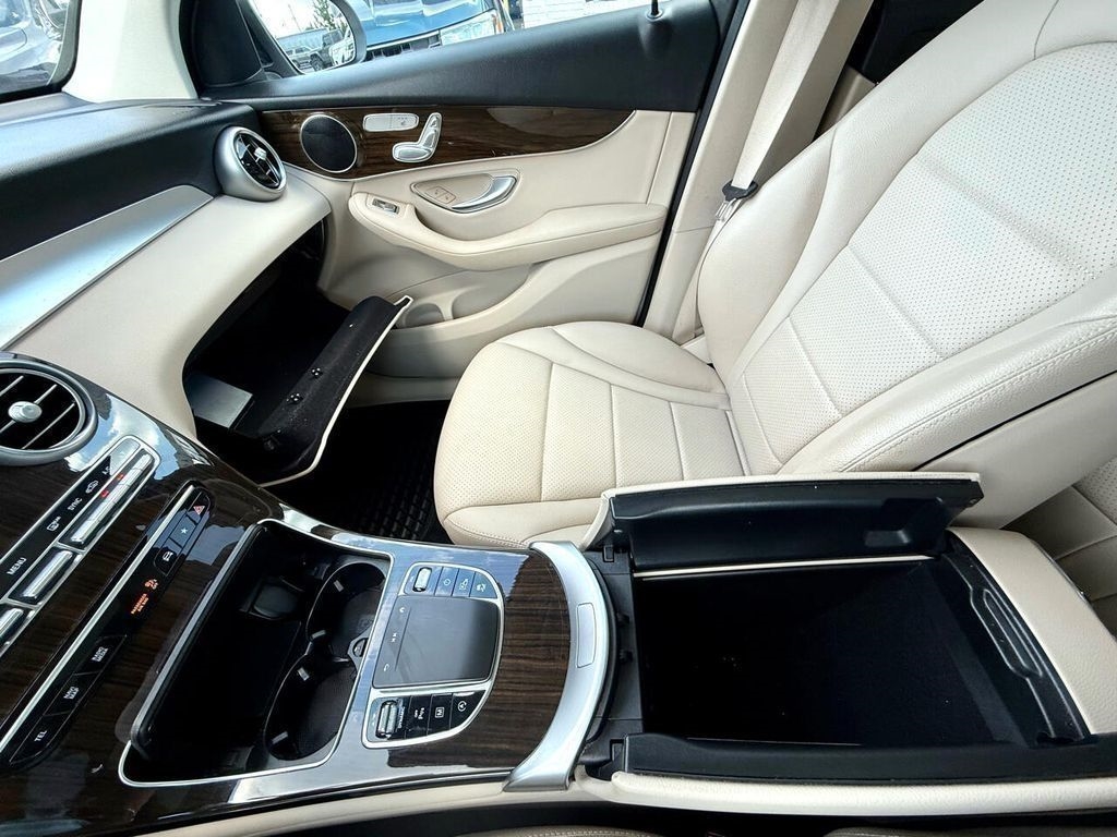 Mercedes-Benz GLC-Class GLC300 2022
