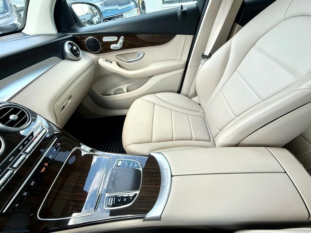 Mercedes-Benz GLC-Class GLC300 2022