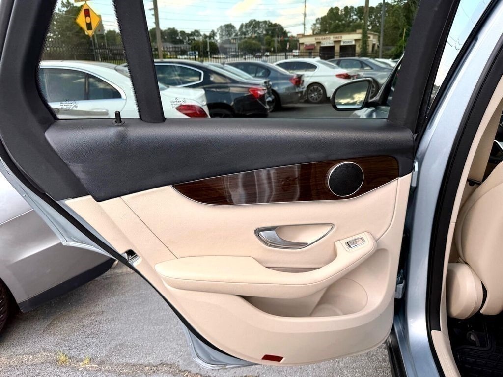 Mercedes-Benz GLC-Class GLC300 2022
