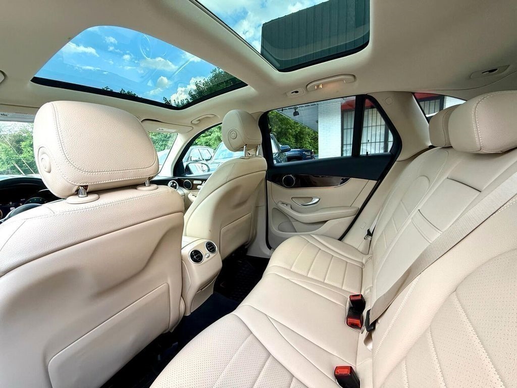 Mercedes-Benz GLC-Class GLC300 2022