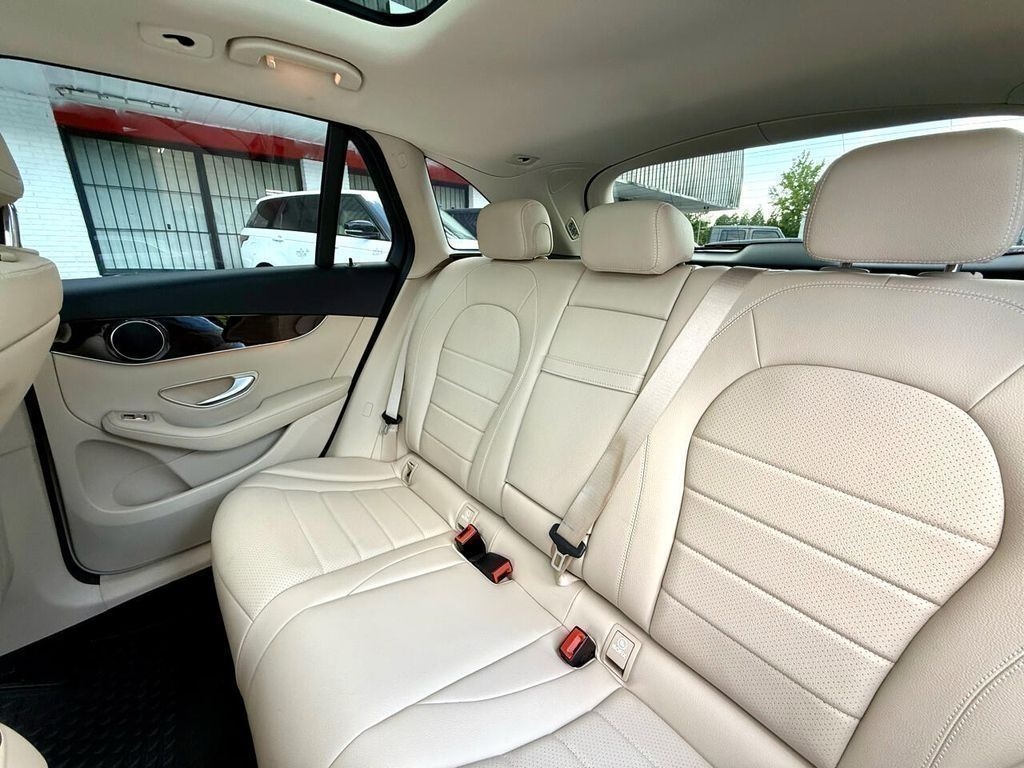 Mercedes-Benz GLC-Class GLC300 2022