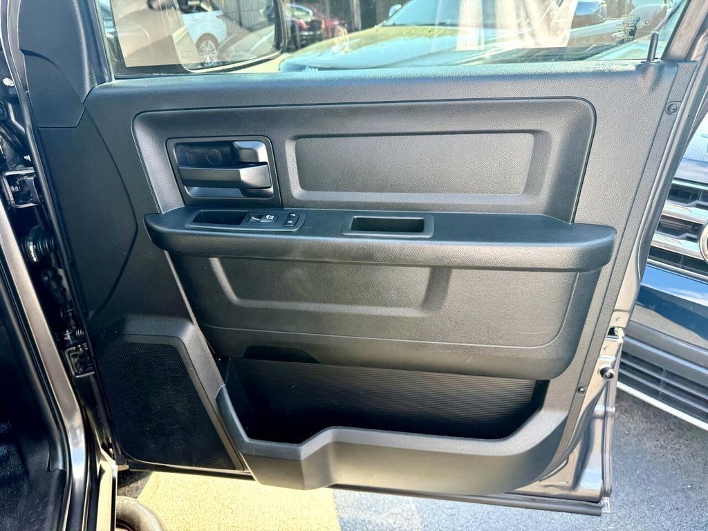 RAM 1500 Tradesman Quad Cab 4WD 2018