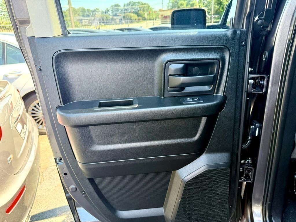 RAM 1500 Tradesman Quad Cab 4WD 2018