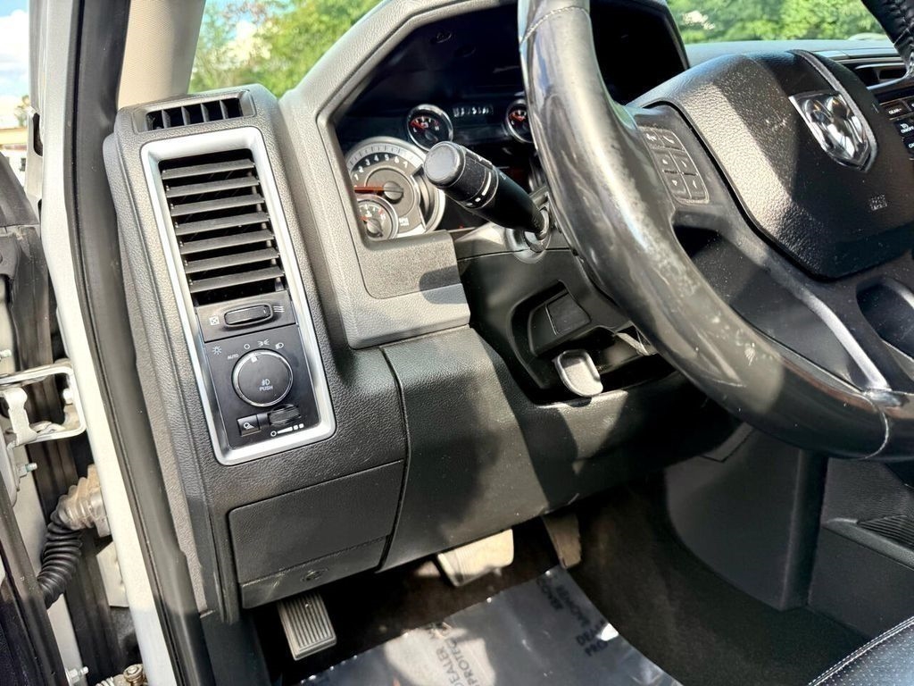 RAM 1500 SLT Crew Cab SWB 2WD 2017