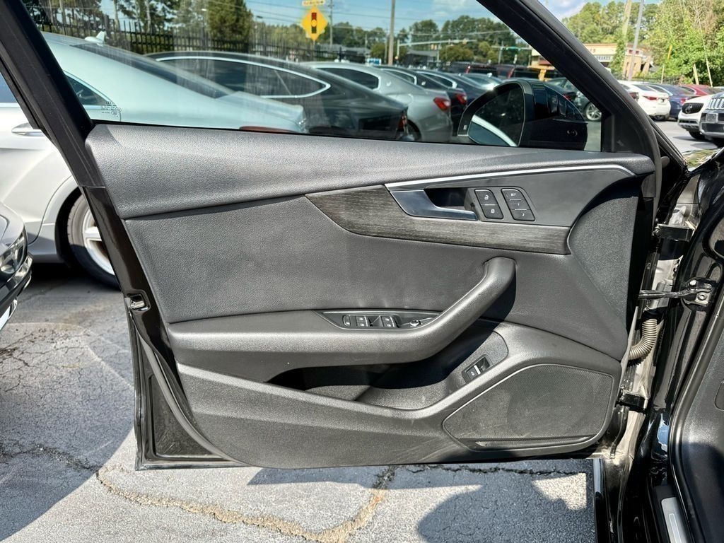 Audi A4 2.0T Premium Sedan 2017