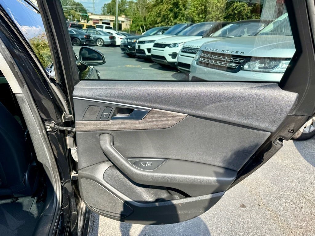 Audi A4 2.0T Premium Sedan 2017