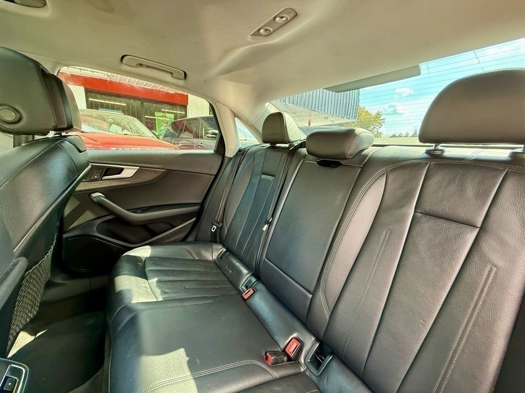 Audi A4 2.0T Premium Sedan 2017