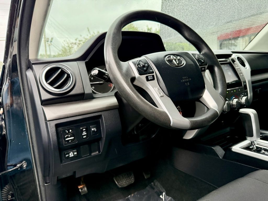 Toyota Tundra SR5 5.7L FFV V8 Double Cab 2WD 2017