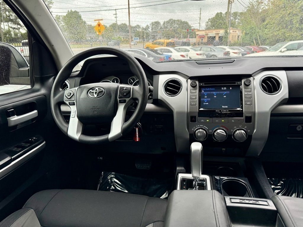 Toyota Tundra SR5 5.7L FFV V8 Double Cab 2WD 2017