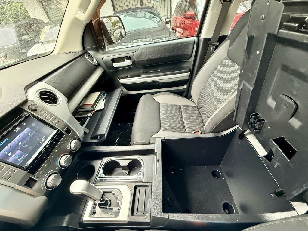 Toyota Tundra SR5 5.7L FFV V8 Double Cab 2WD 2017