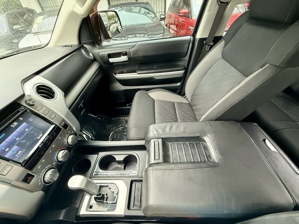 Toyota Tundra SR5 5.7L FFV V8 Double Cab 2WD 2017