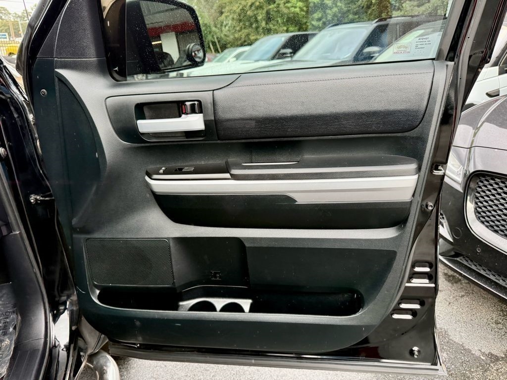 Toyota Tundra SR5 5.7L FFV V8 Double Cab 2WD 2017