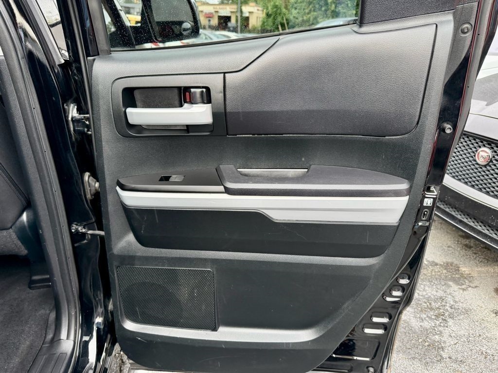 Toyota Tundra SR5 5.7L FFV V8 Double Cab 2WD 2017