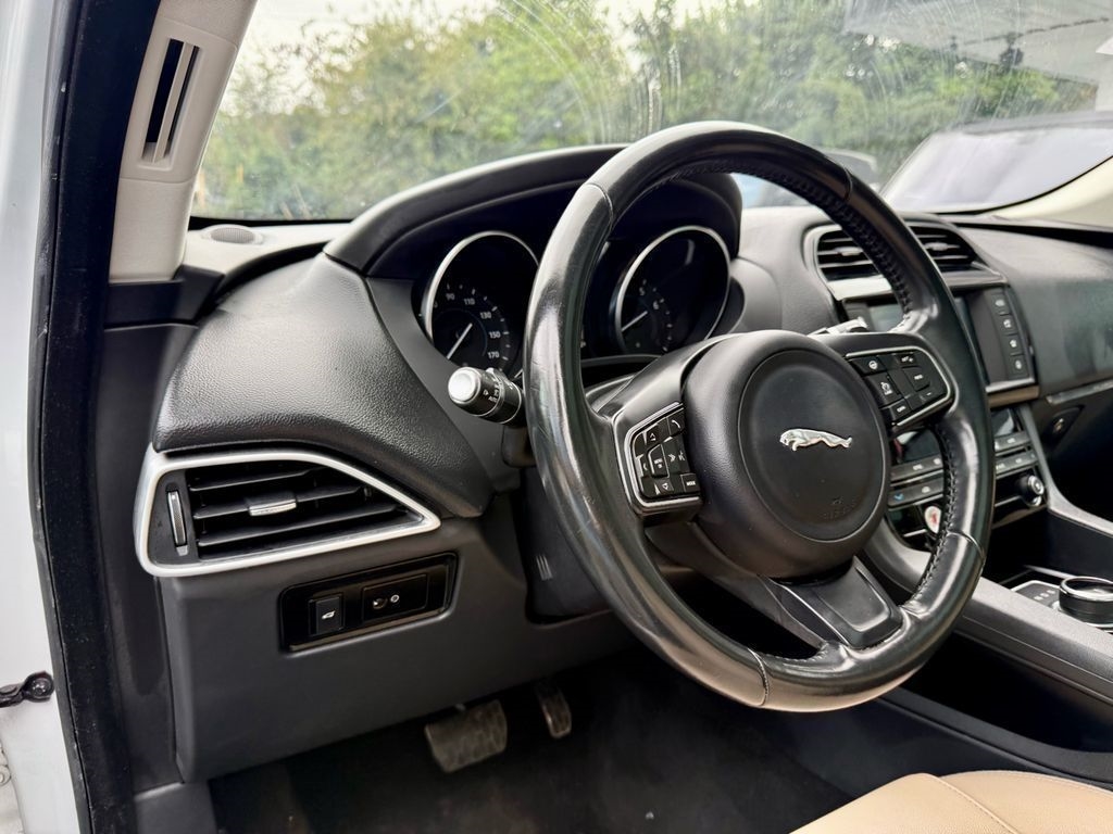 Jaguar F-Pace 35t Premium 2017
