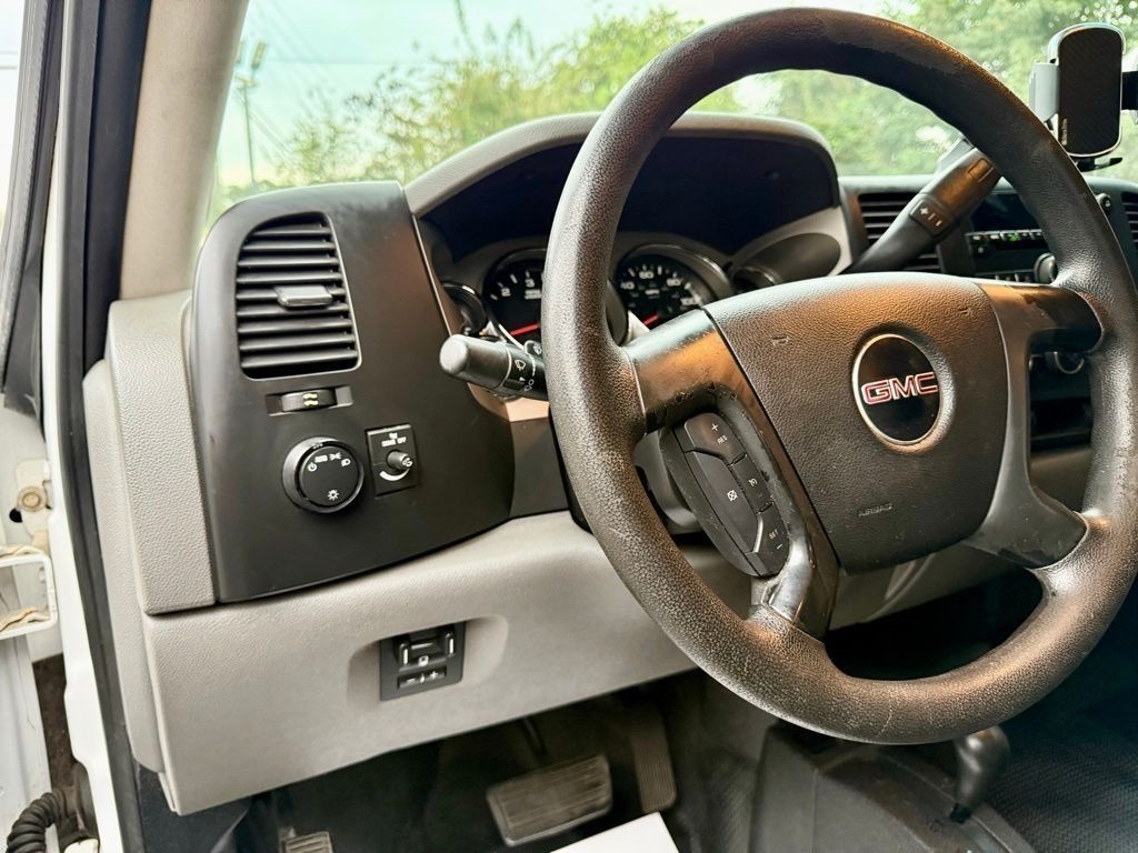 GMC Sierra 2500HD Work Truck Crew Cab 4WD 2011
