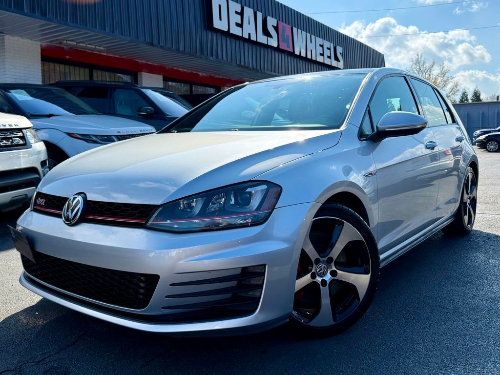 2016 Volkswagen Golf GTI SE's photo