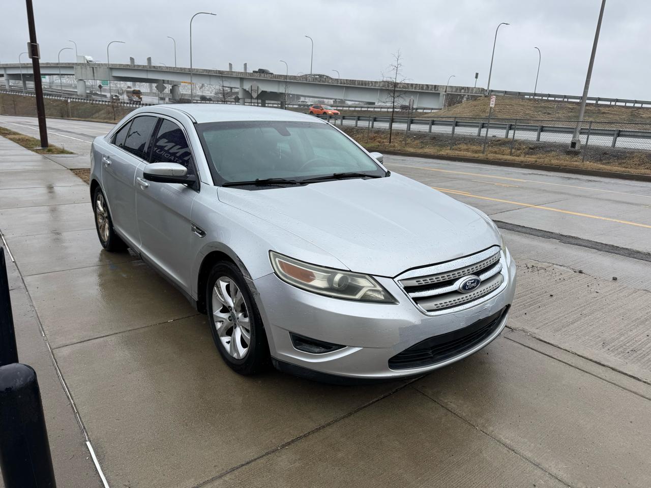 Ford Taurus  2010