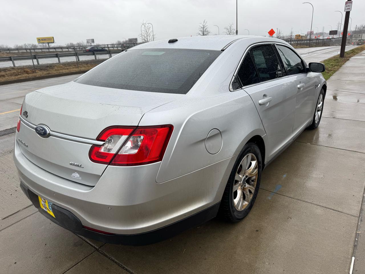 Ford Taurus  2010