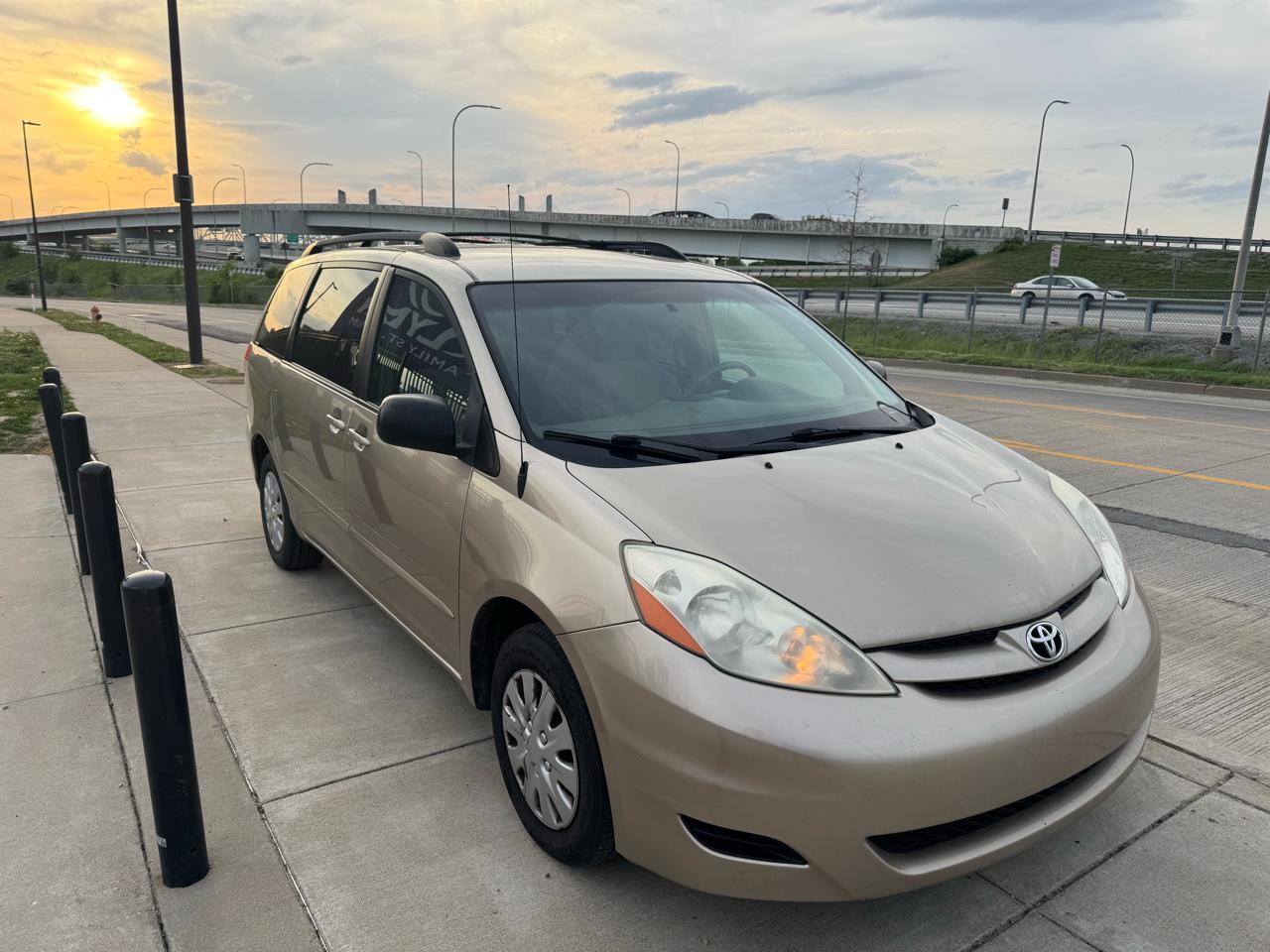 Toyota Sienna  2010