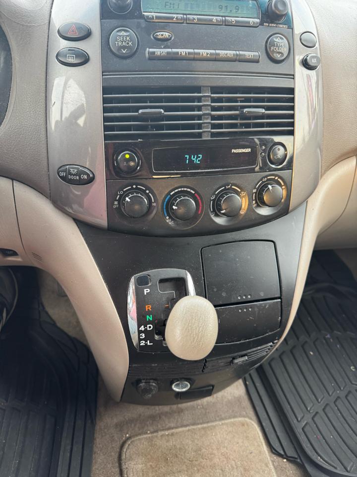 Toyota Sienna  2010