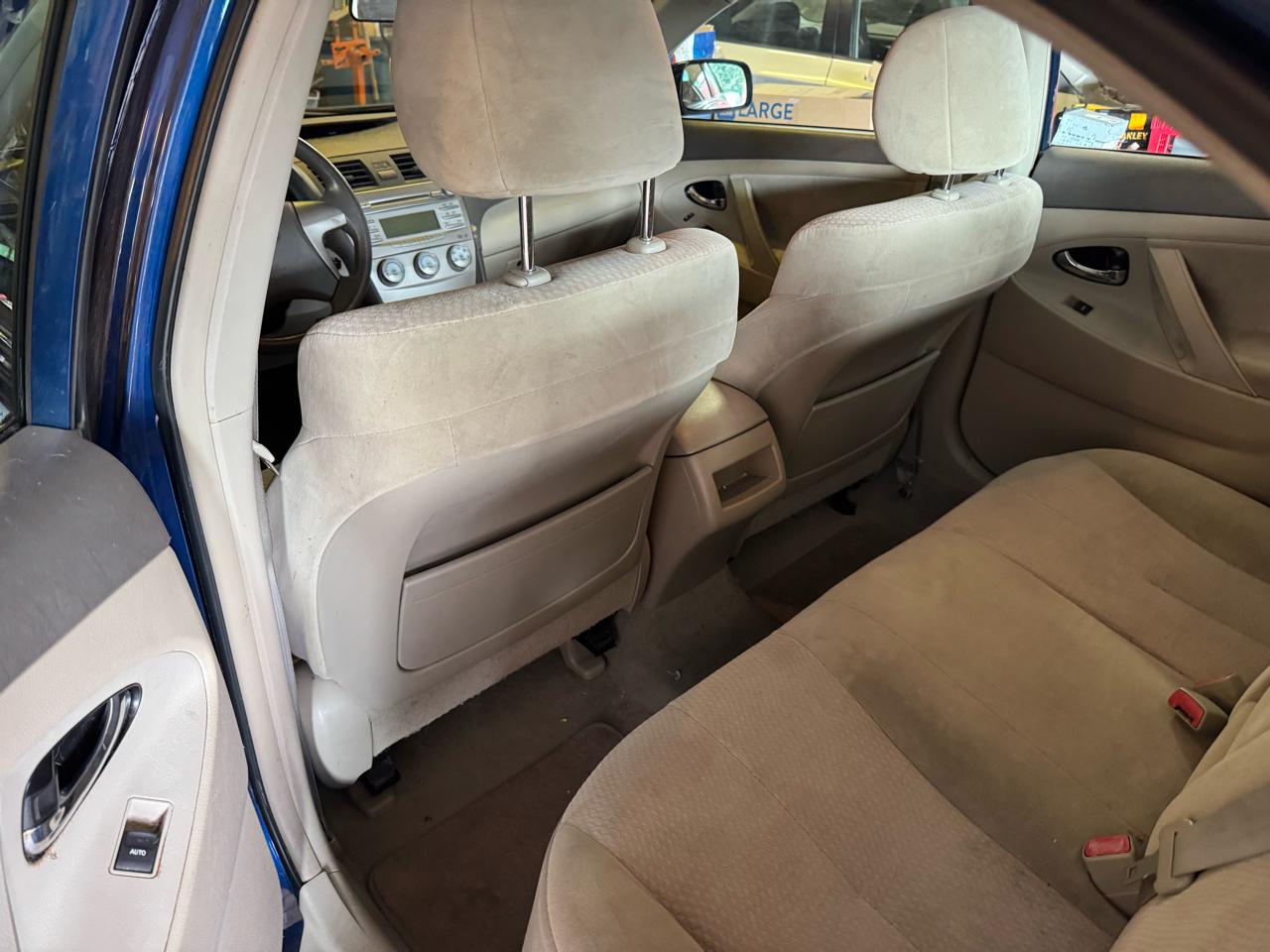 Toyota Camry LE 6-Spd AT 2010