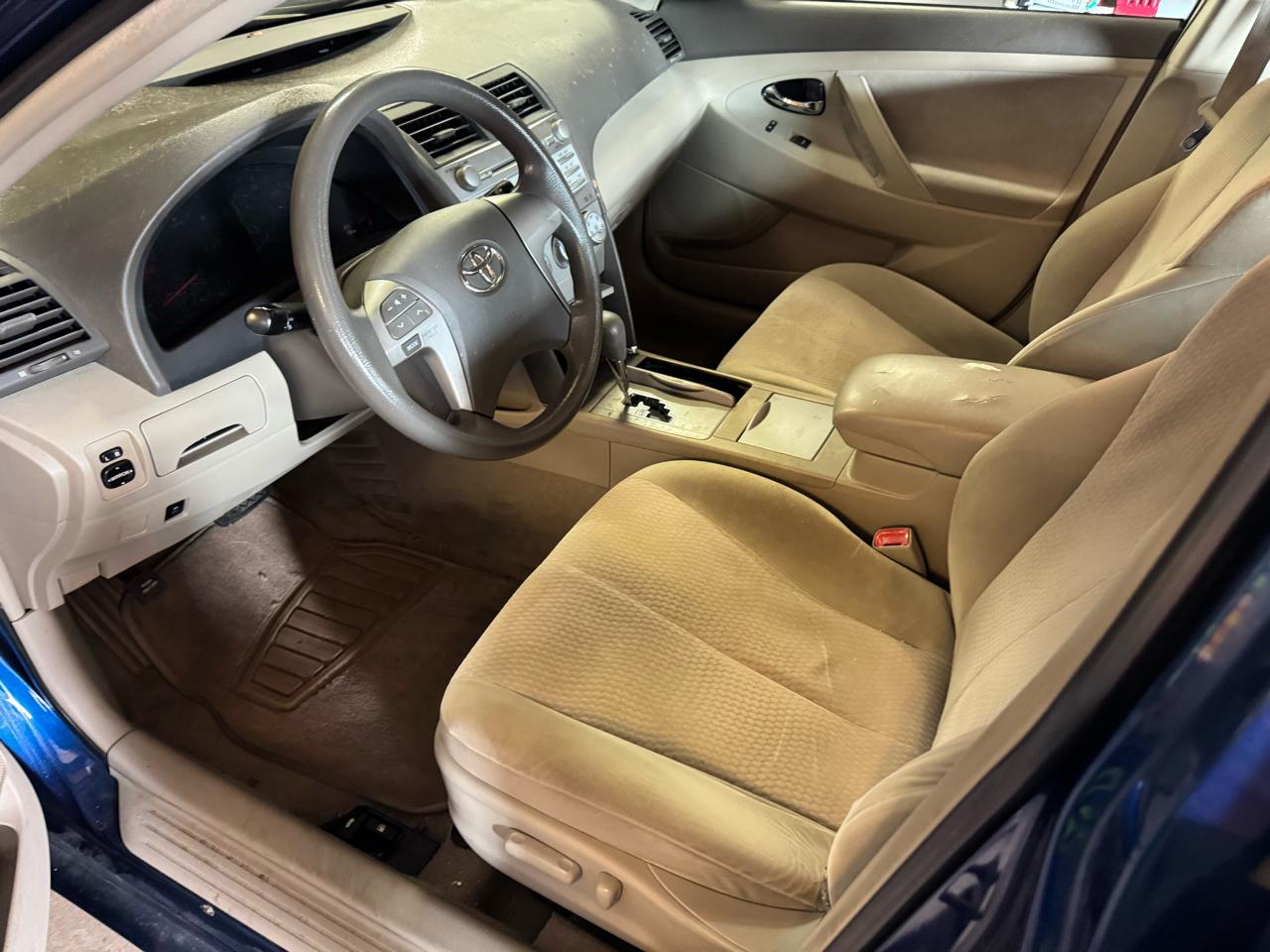 Toyota Camry LE 6-Spd AT 2010