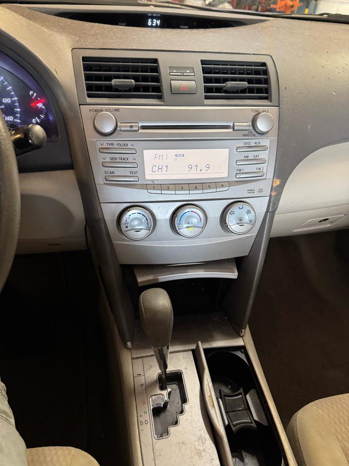 Toyota Camry LE 6-Spd AT 2010