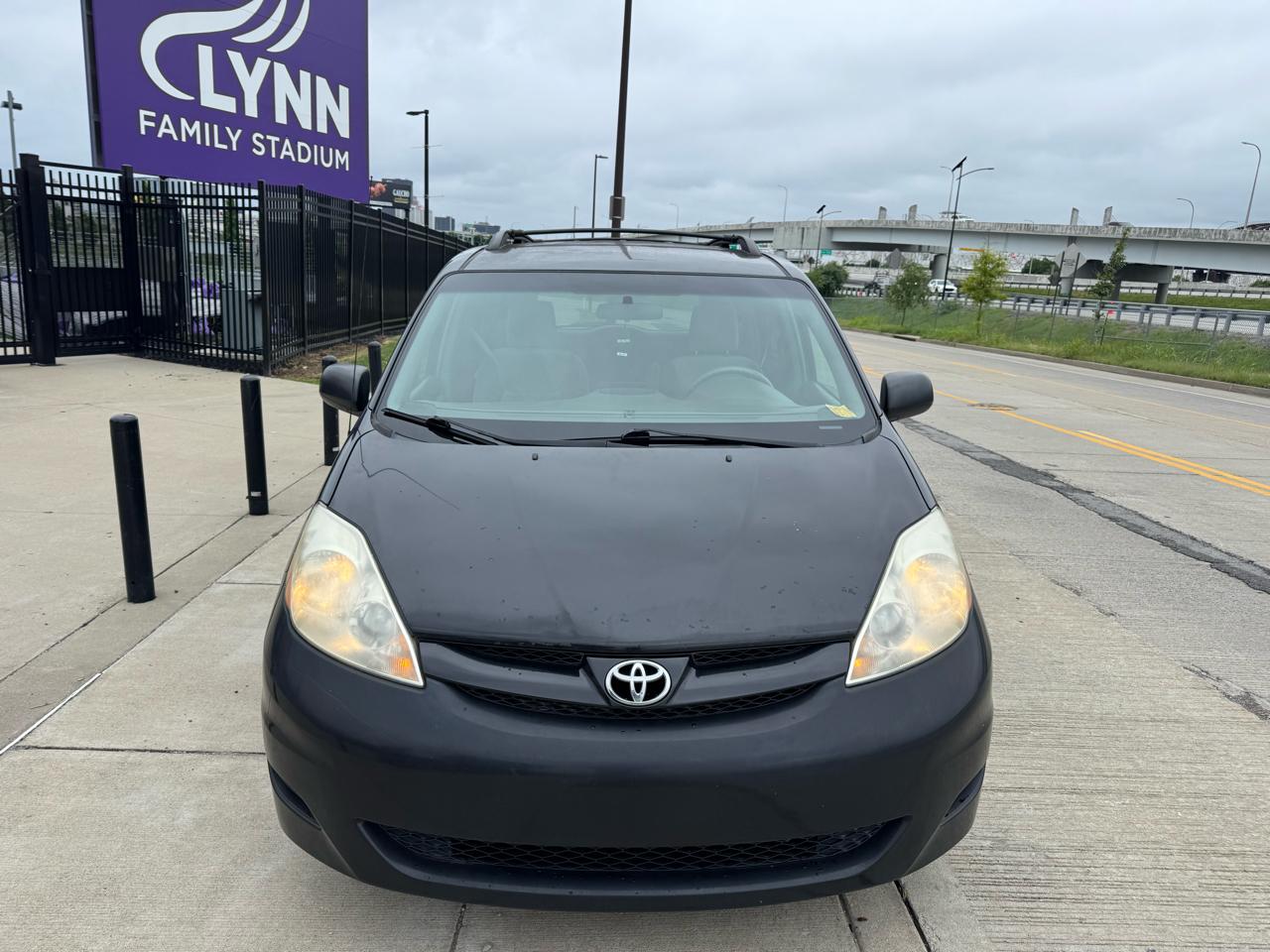 Toyota Sienna  2010