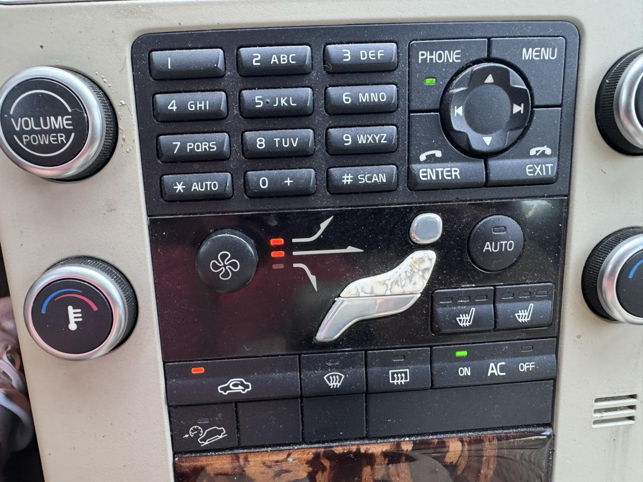 Volvo XC70  2009