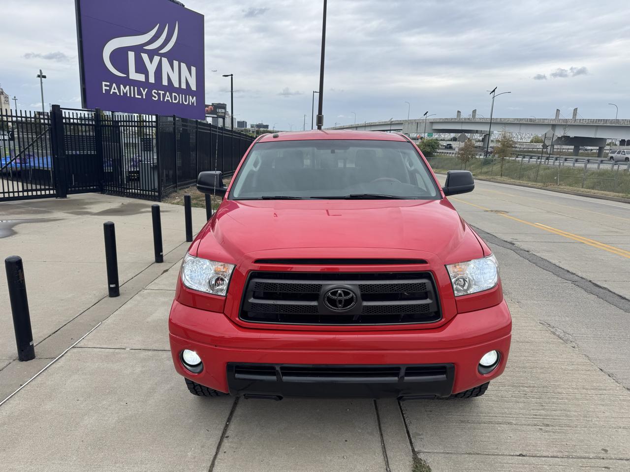 Toyota Tundra  2011