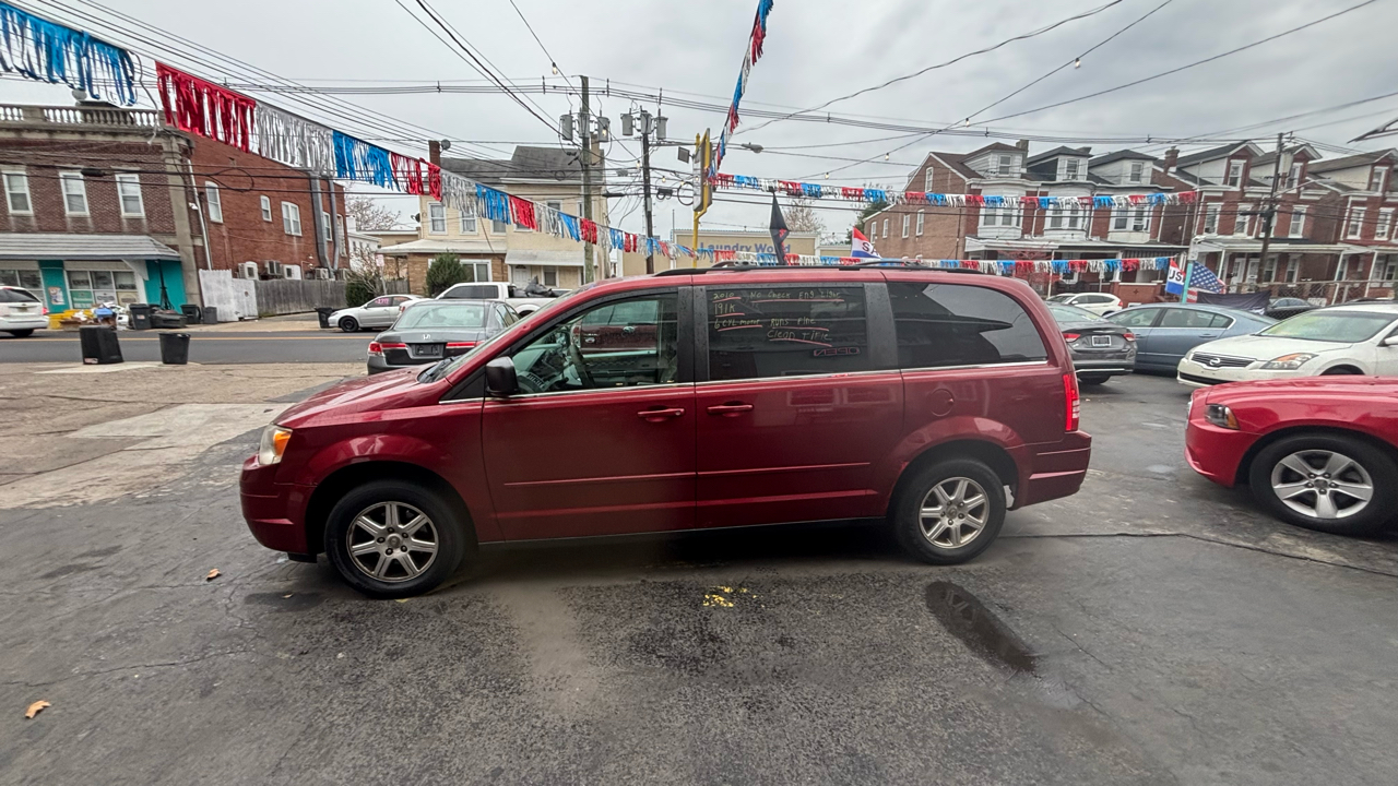 Chrysler Town & Country Voyager 2010