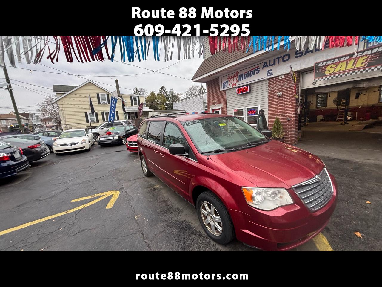 2010 Chrysler Town & Country New LX's photo
