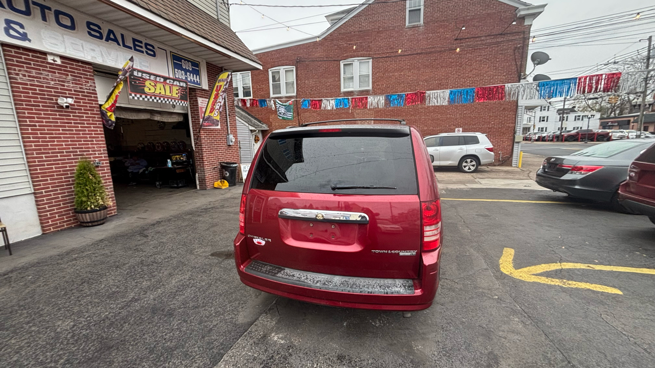 Chrysler Town & Country Voyager 2010