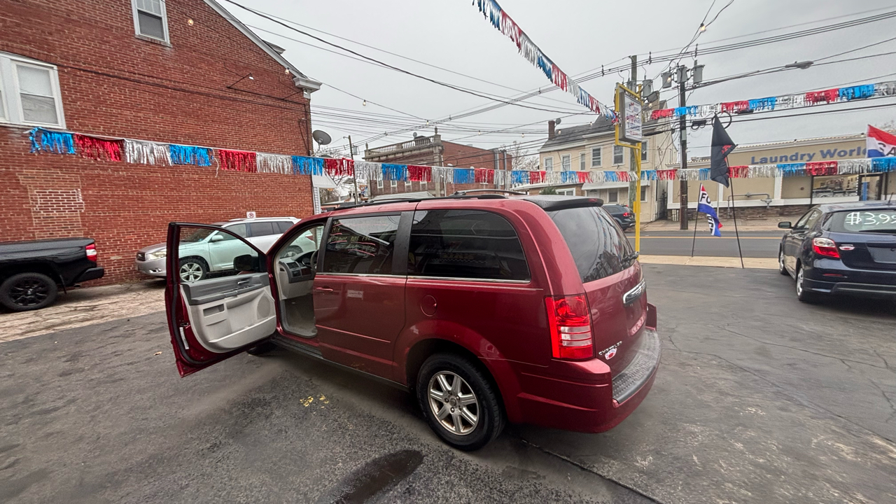 Chrysler Town & Country Voyager 2010