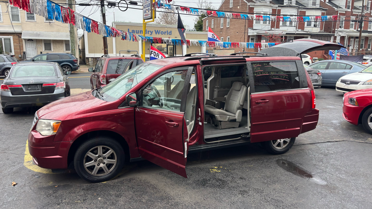 Chrysler Town & Country Voyager 2010