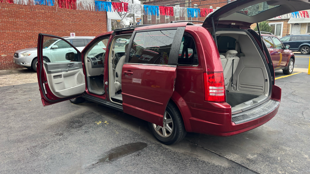 Chrysler Town & Country Voyager 2010