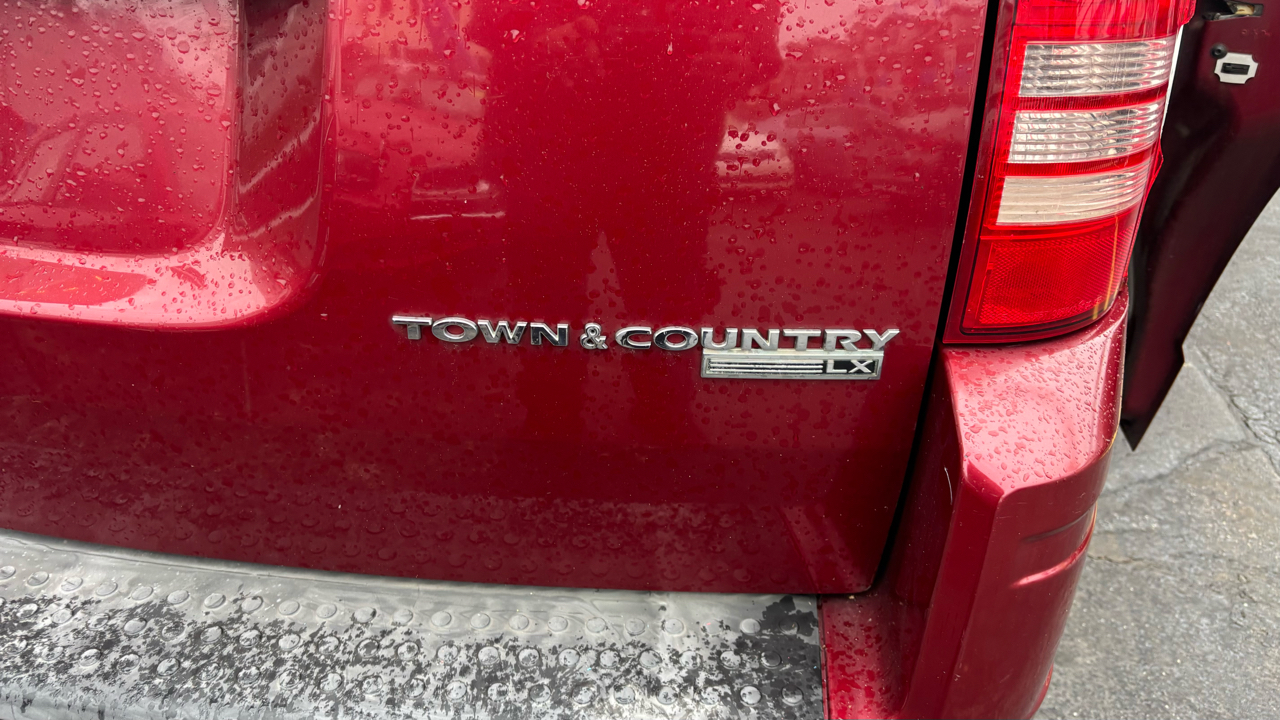 Chrysler Town & Country Voyager 2010