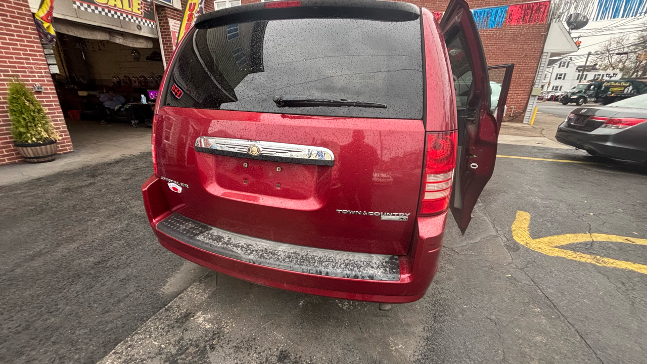 Chrysler Town & Country Voyager 2010