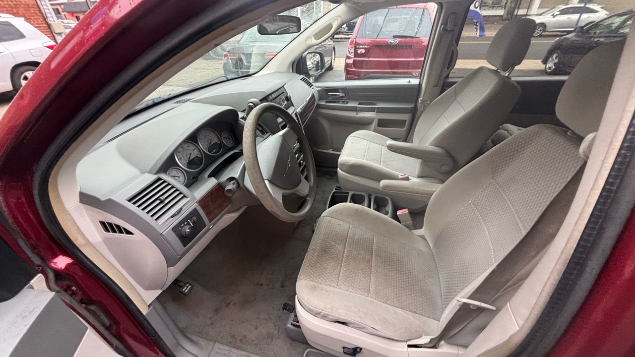 Chrysler Town & Country Voyager 2010