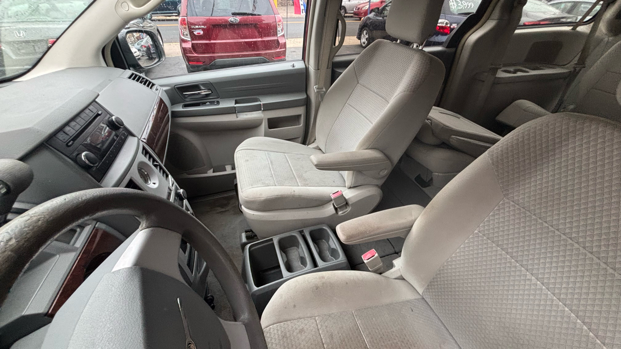 Chrysler Town & Country Voyager 2010