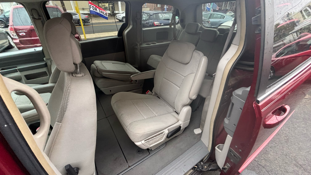 Chrysler Town & Country Voyager 2010