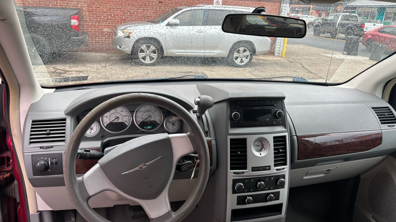 Chrysler Town & Country Voyager 2010