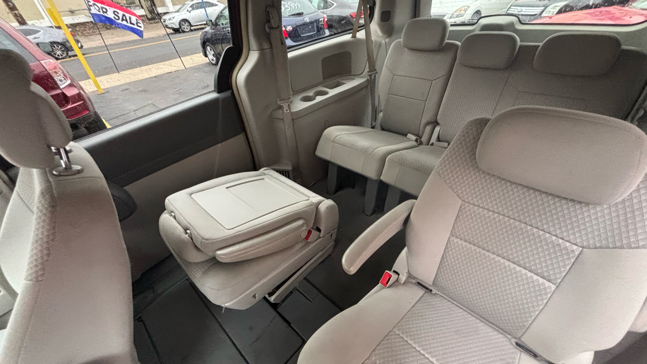 Chrysler Town & Country Voyager 2010