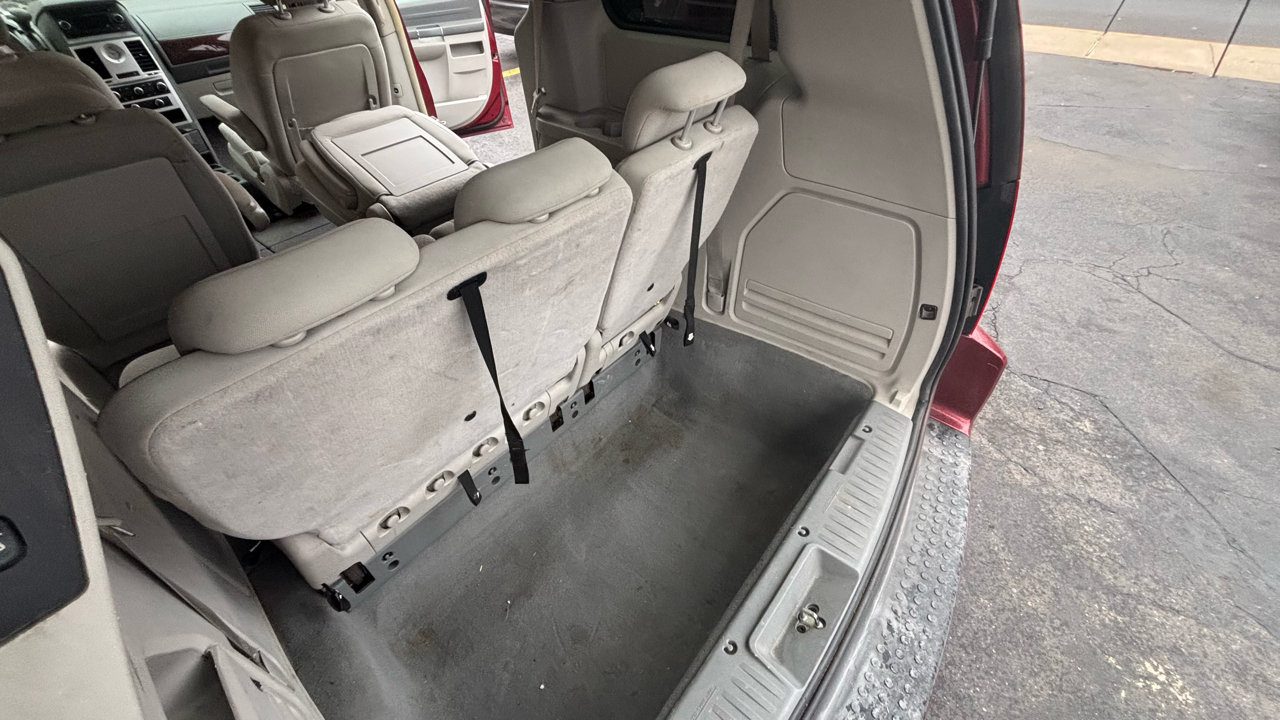 Chrysler Town & Country Voyager 2010